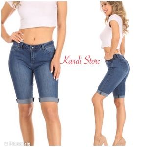 Bermuda shorts with cuffed hem